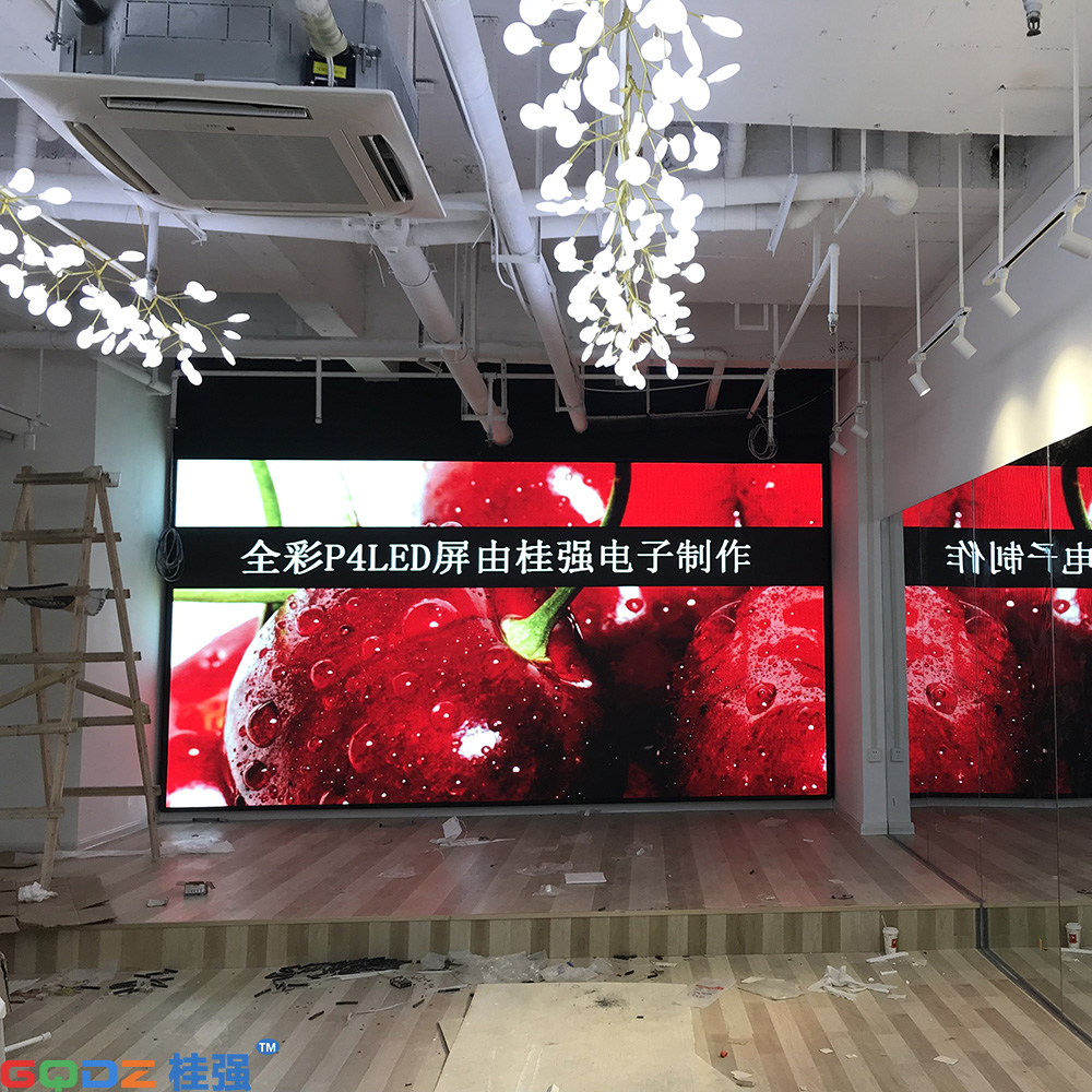 彩虹醫(yī)小主播P4全彩LED顯示屏  15平米